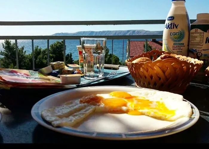 Alojamento de Acomodação e Pequeno-almoço Ema 3*