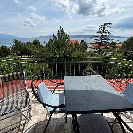 Ema ベッド・アンド・ブレックファスト