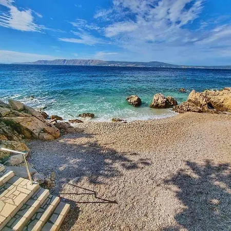 Ema ベッド・アンド・ブレックファスト