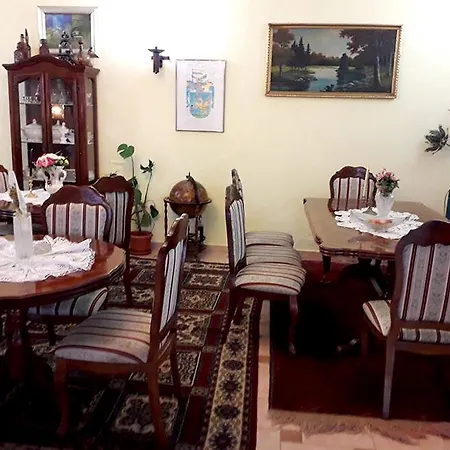 Ema ベッド・アンド・ブレックファスト 3*