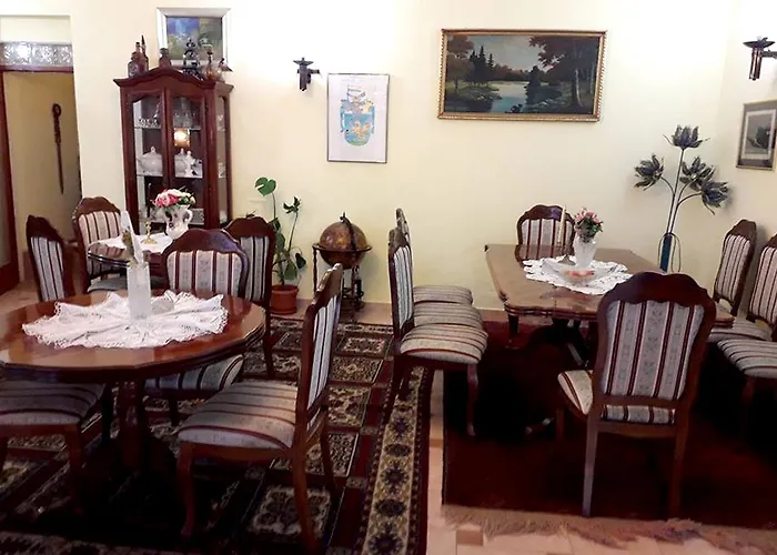 Ema ベッド・アンド・ブレックファスト 3*