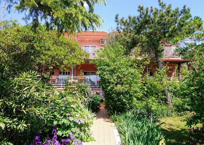 ベッド・アンド・ブレックファスト Ema 3*