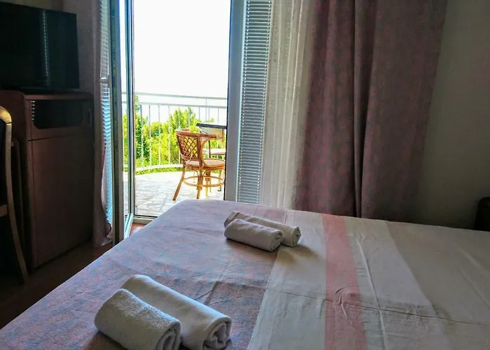 Ema ベッド・アンド・ブレックファスト 3*